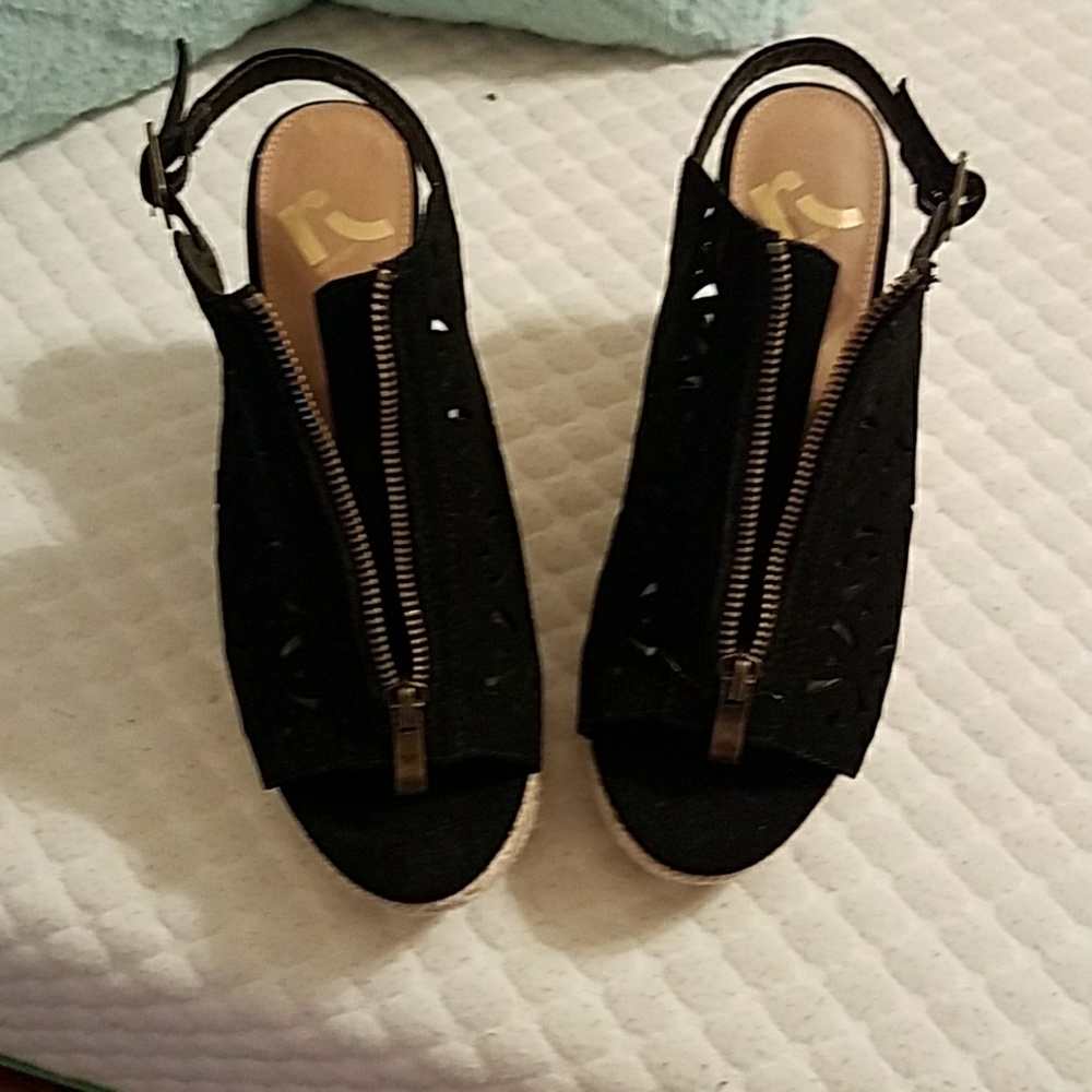 Shoes - Picture 4 of 6